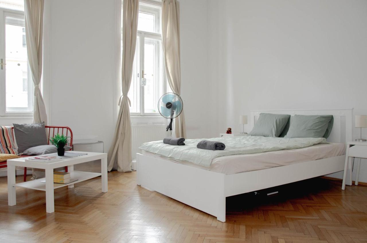 Wonderful Two Bedroom Apartment Виена Екстериор снимка