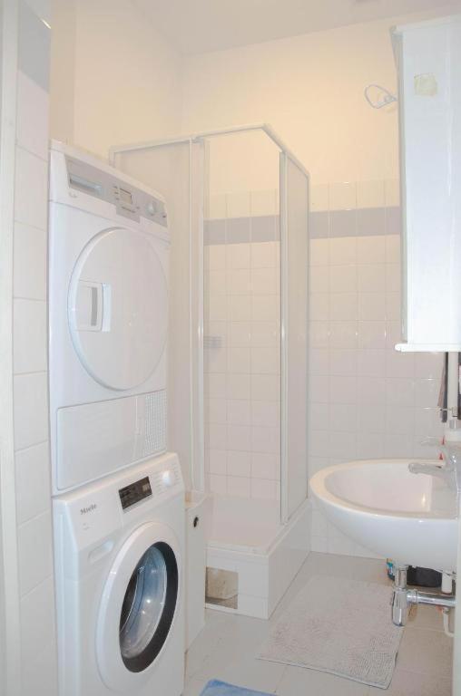 Wonderful Two Bedroom Apartment Виена Екстериор снимка